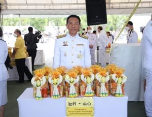 พิธีทำบุญตักบาตร เนื่องในโอกาสวันเฉลิมพระชนมพรรษาพระบาทสมเด็จพระเจ้าอยู่หัว พร้อมพิธีถวายสัตย์ปฏิญาณเป็นข้าราชการที่ดี