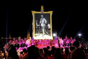 พิธีจุดเทียนเพื่อน้อมรำลึกเนื่องในวันคล้ายวันสวรรคต พระบาทสมเด็จพระจุลจอมเกล้าเจ้าอยู่หัว 